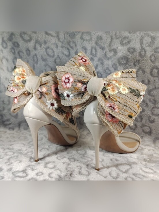 Steve Madden Shoes - Steve Madden Cream High Heels with Oversized Floral Embroidered Bow Size 8M